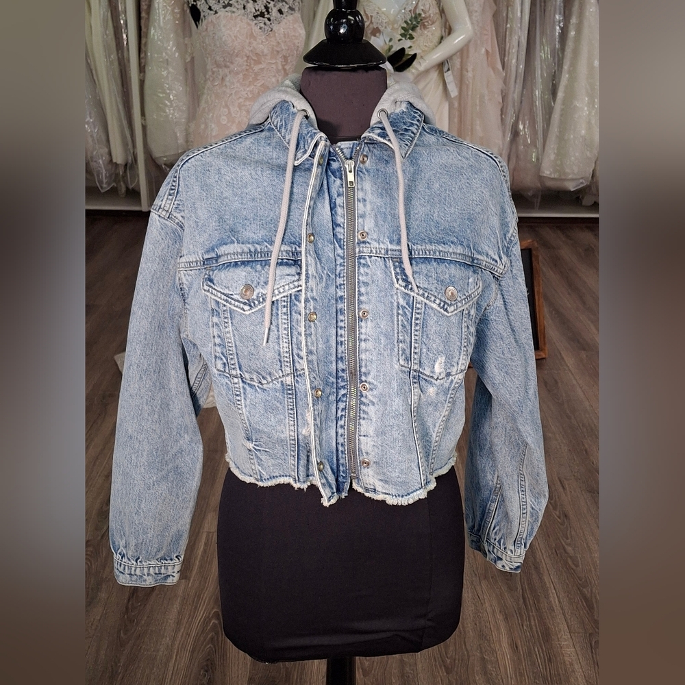 American Eagle Outfitters Cropped Hooded Jean Jacket